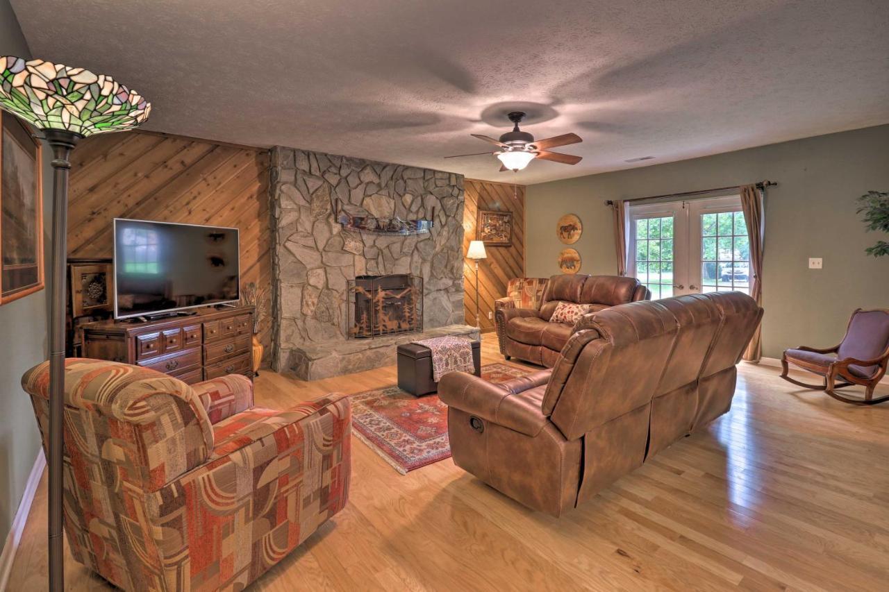 Hendersonville Home With Fire Pit 5 Mi To Downtown! Eksteriør billede