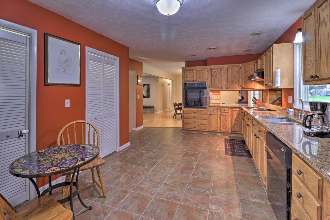 Hendersonville Home With Fire Pit 5 Mi To Downtown! Eksteriør billede